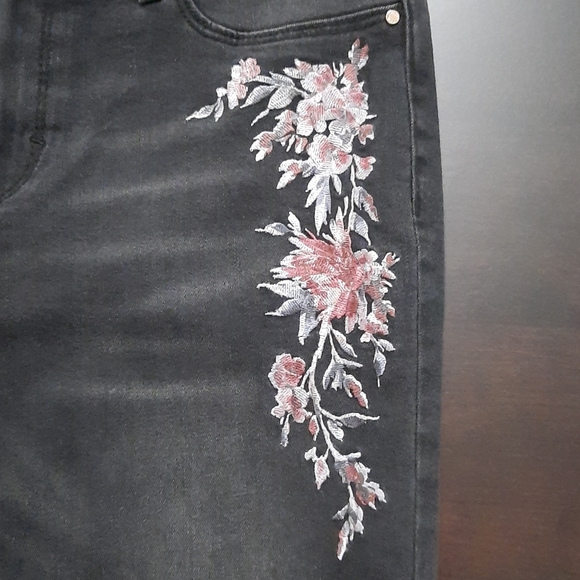 WHBM Floral Embroidered Jeans - Picture 4 of 9